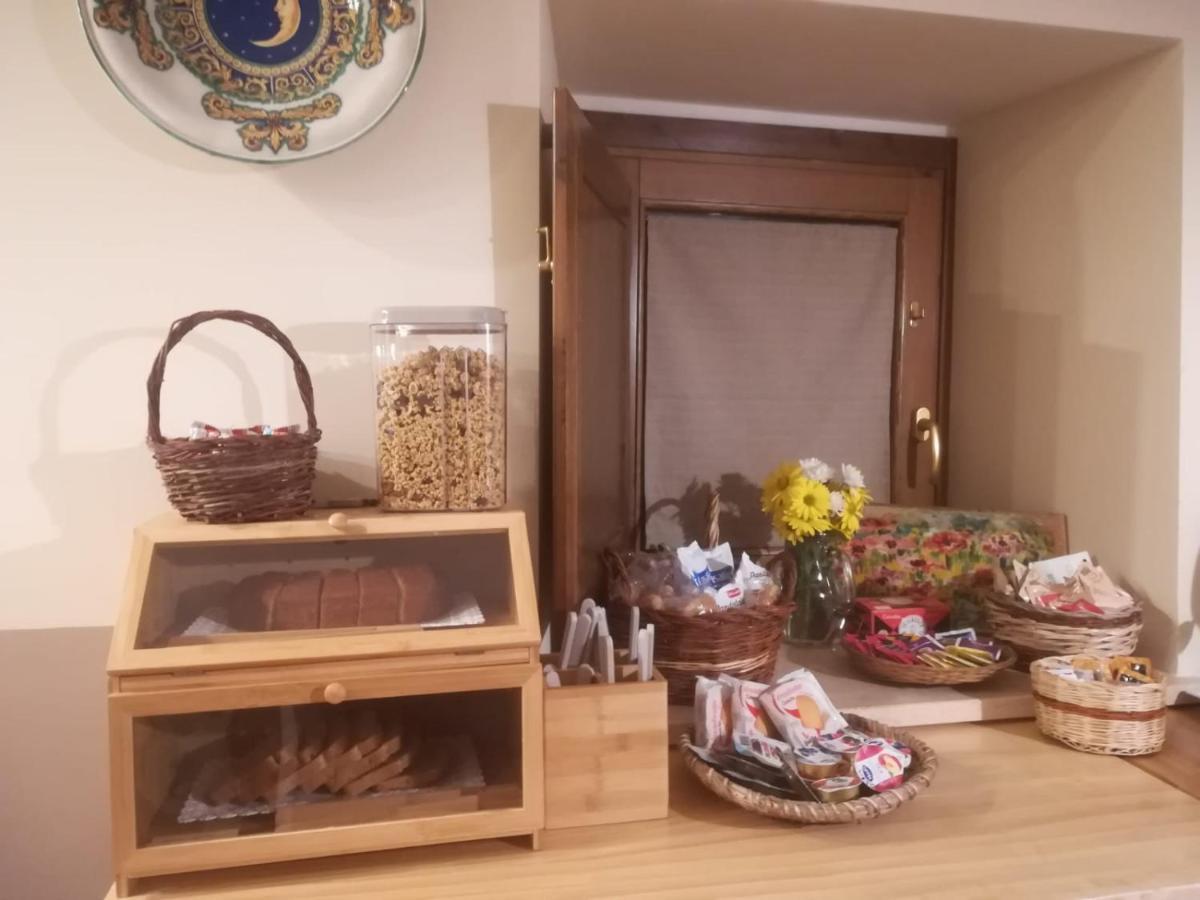 Dimora Offidius Acomodação com café da manhã LʼAquila Exterior foto
